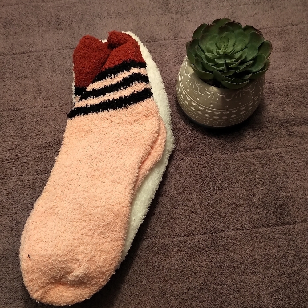 🆕Betsey Johnson Cozy Plush Crew Socks - 3 PACK - Picture 4 of 7